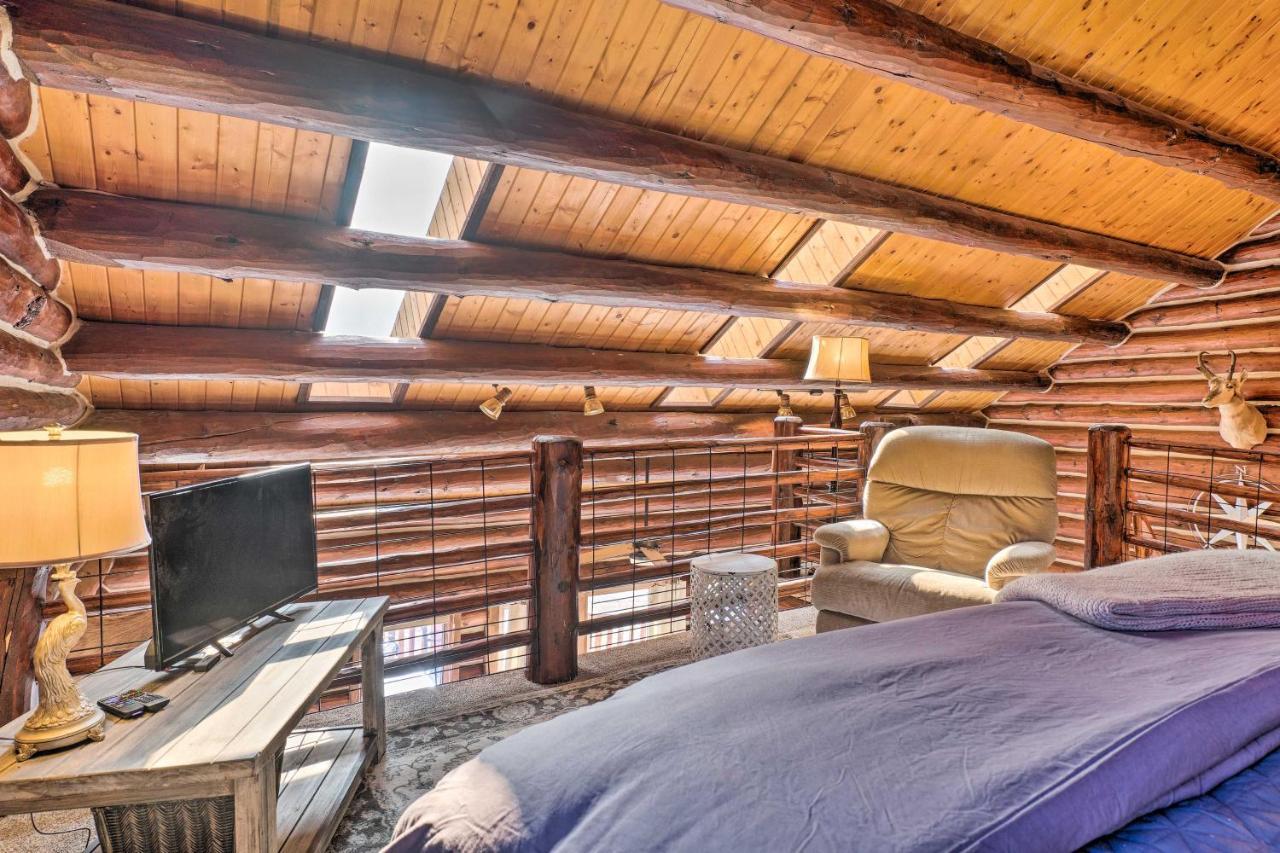 Classic Colorado Log Home With Mountain Views! Florissant Eksteriør billede